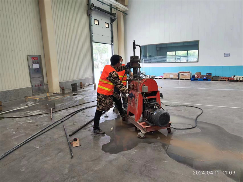 黄岛厂房地面下沉塌陷注浆加固施工